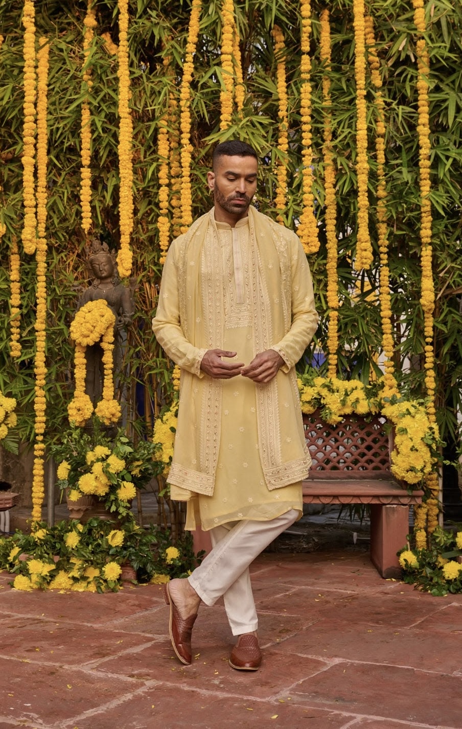 Example kurta outfit for wedding guests